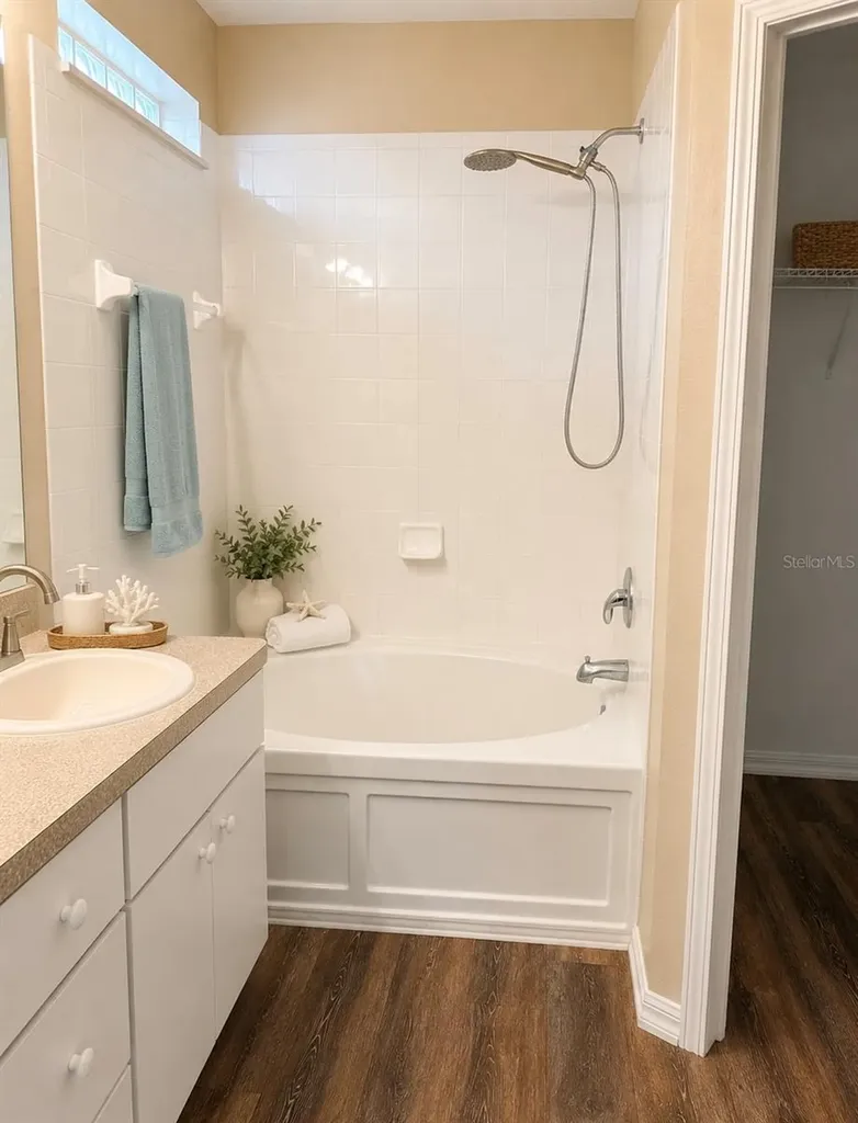 6801 Cambridge Park Drive Apollo Beach FL 33572