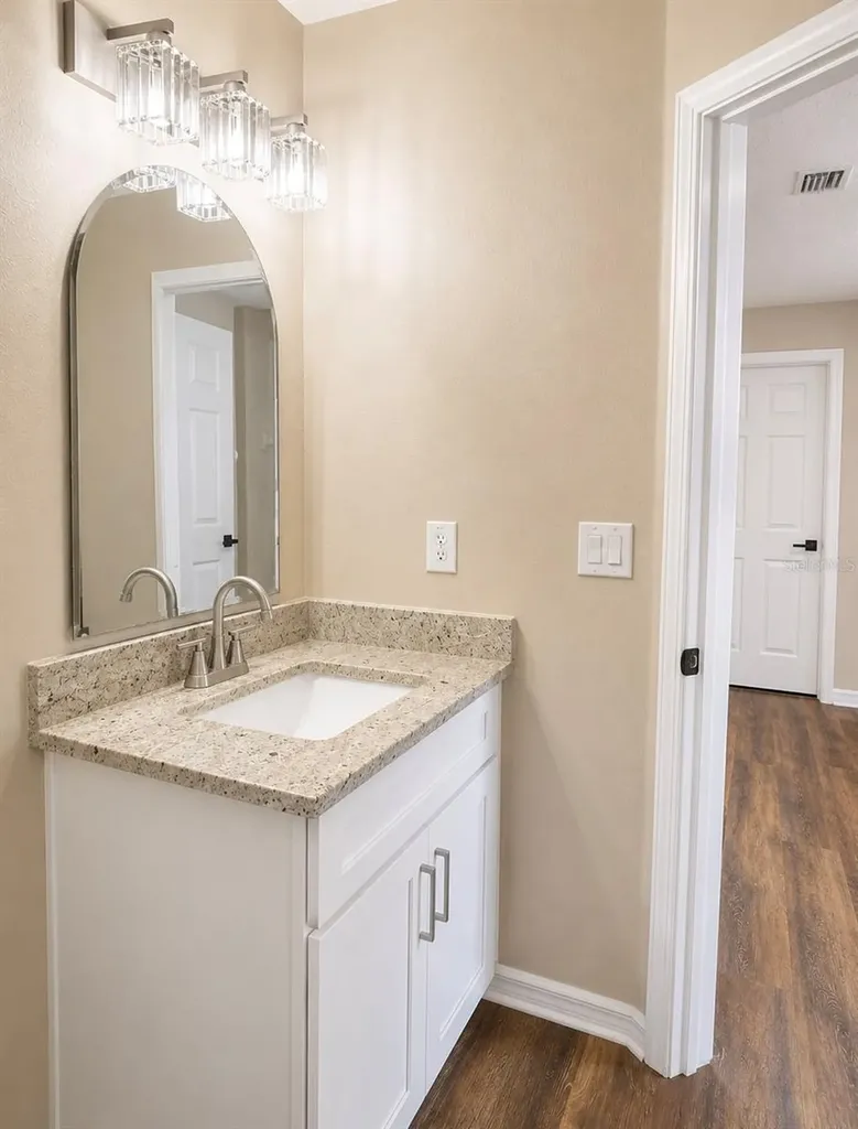 6801 Cambridge Park Drive Apollo Beach FL 33572