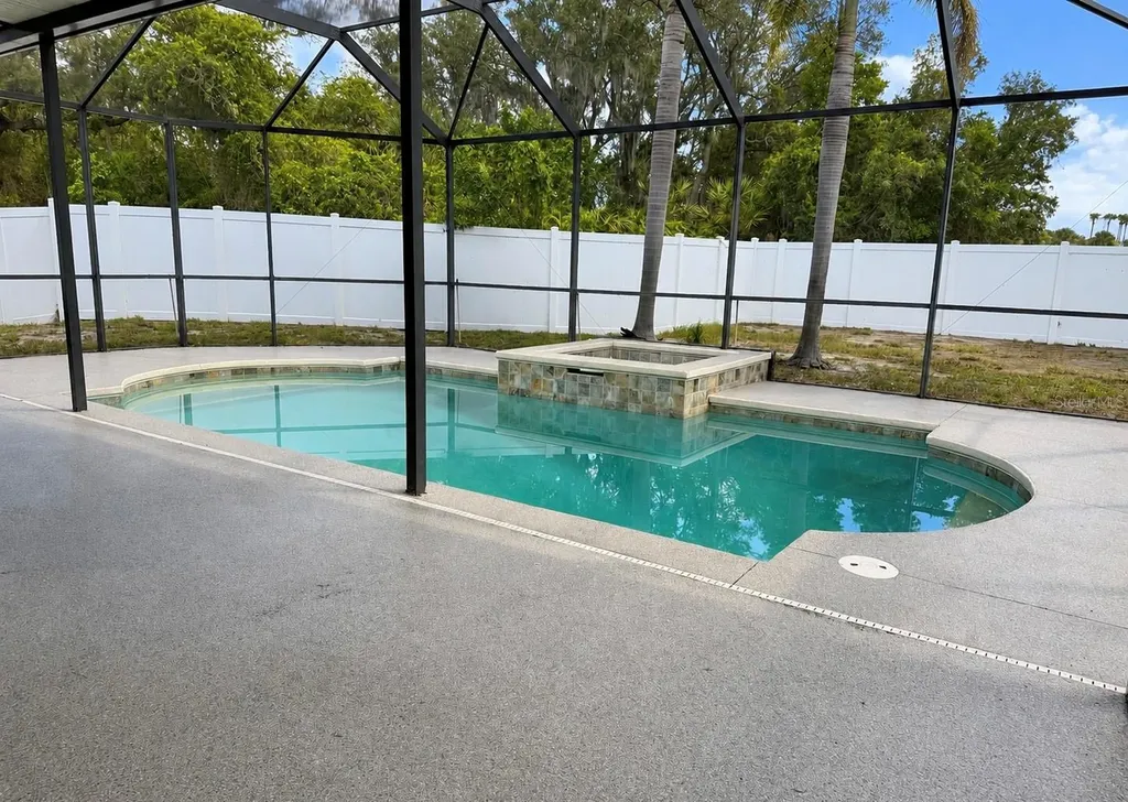 6801 Cambridge Park Drive Apollo Beach FL 33572