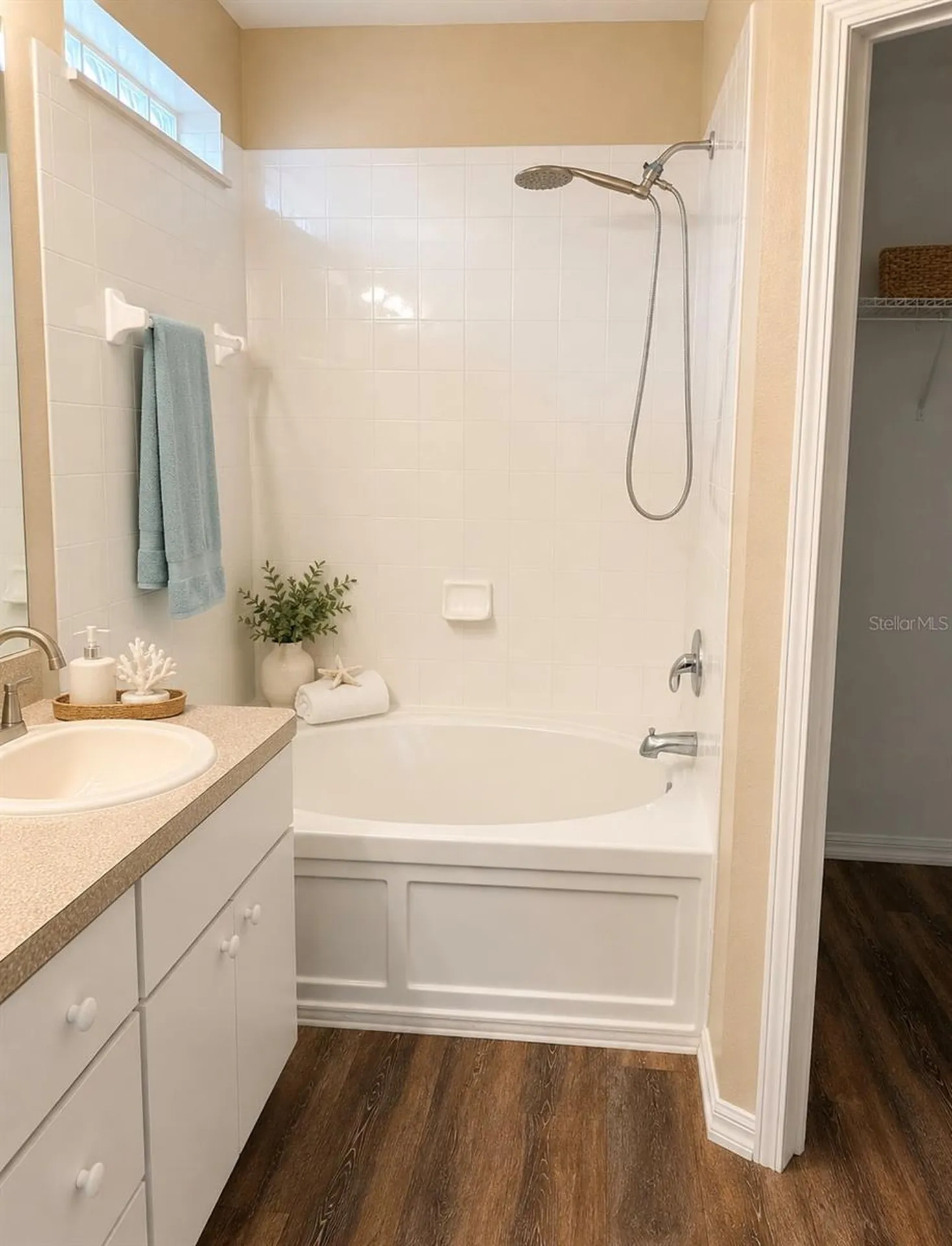 6801 Cambridge Park Drive Apollo Beach FL 33572