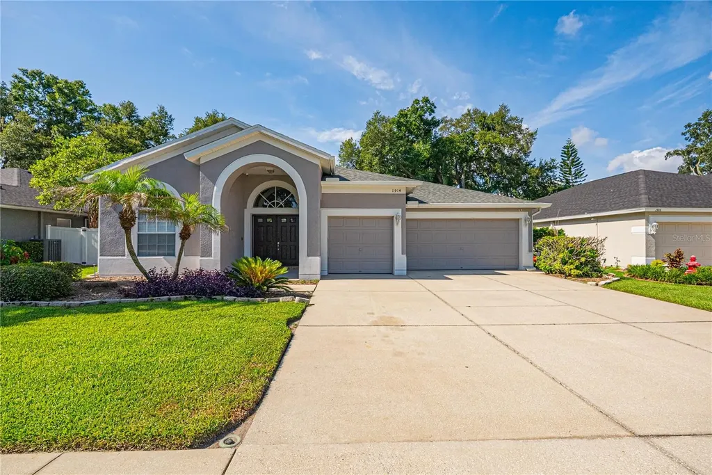 1914 Samantha Lane Valrico FL 33594