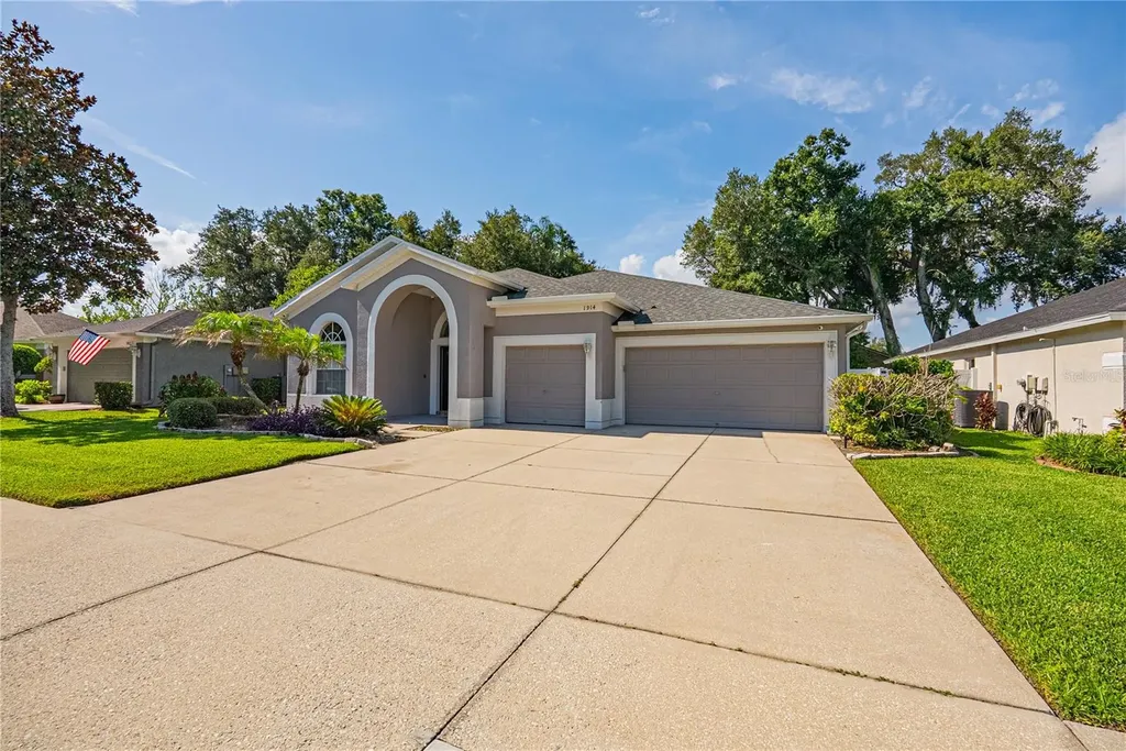 1914 Samantha Lane Valrico FL 33594