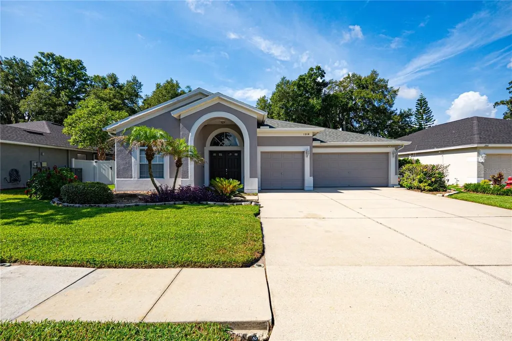 1914 Samantha Lane Valrico FL 33594