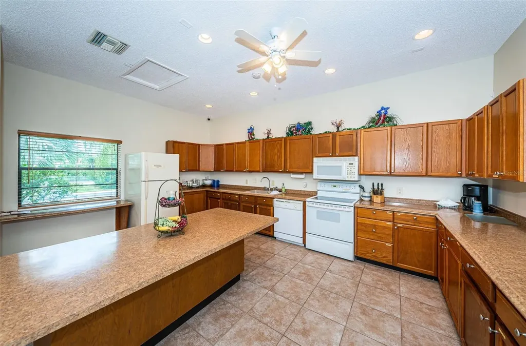 1673 Seascape Circle Tarpon Springs FL 34689