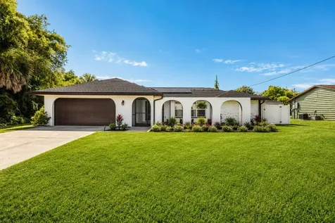 2772 Auburn Boulevard Port Charlotte FL 33948