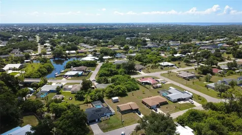 2772 Auburn Boulevard Port Charlotte FL 33948
