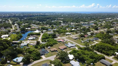 2772 Auburn Boulevard Port Charlotte FL 33948