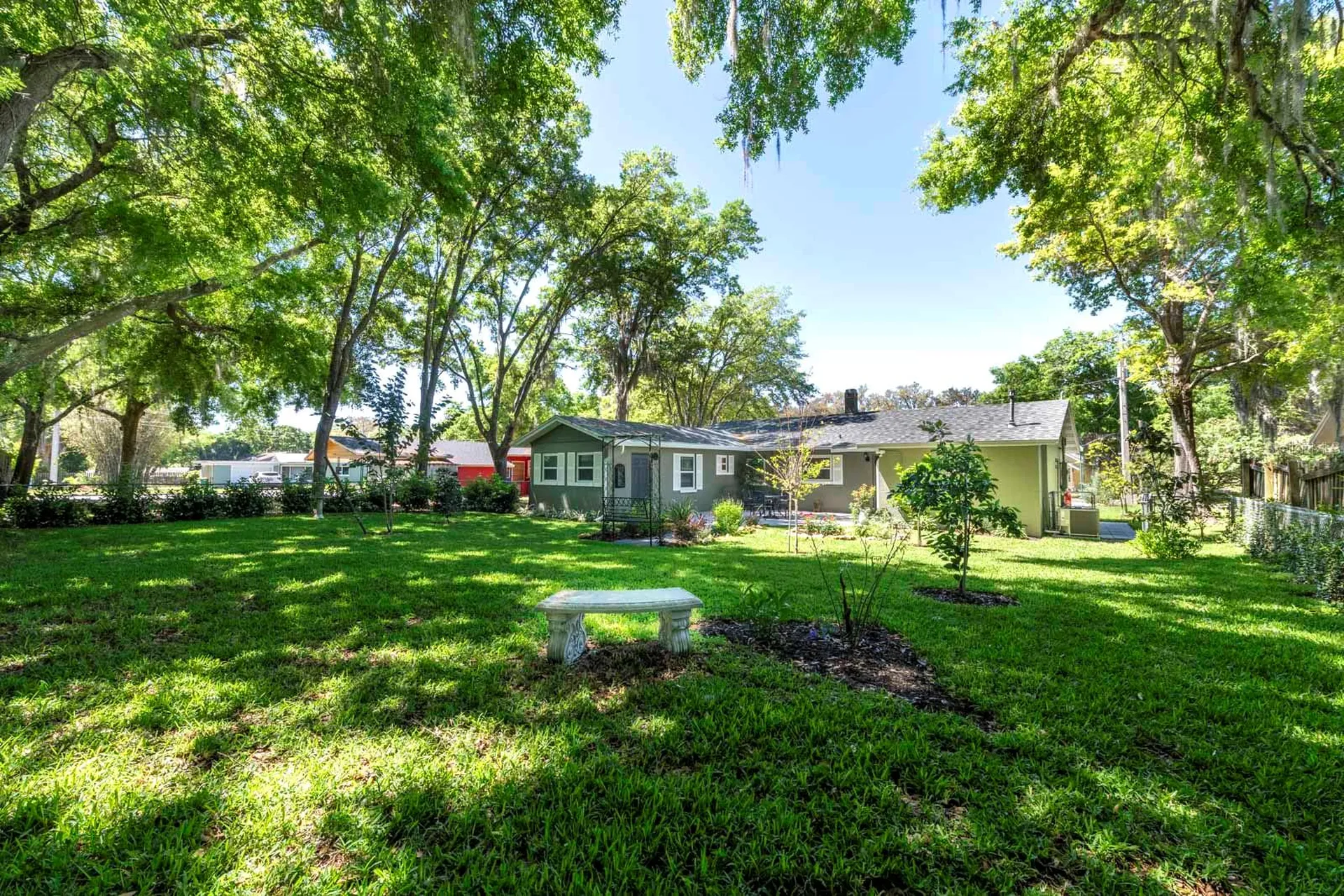 1210 N Donnelly Street Mount Dora FL 32757