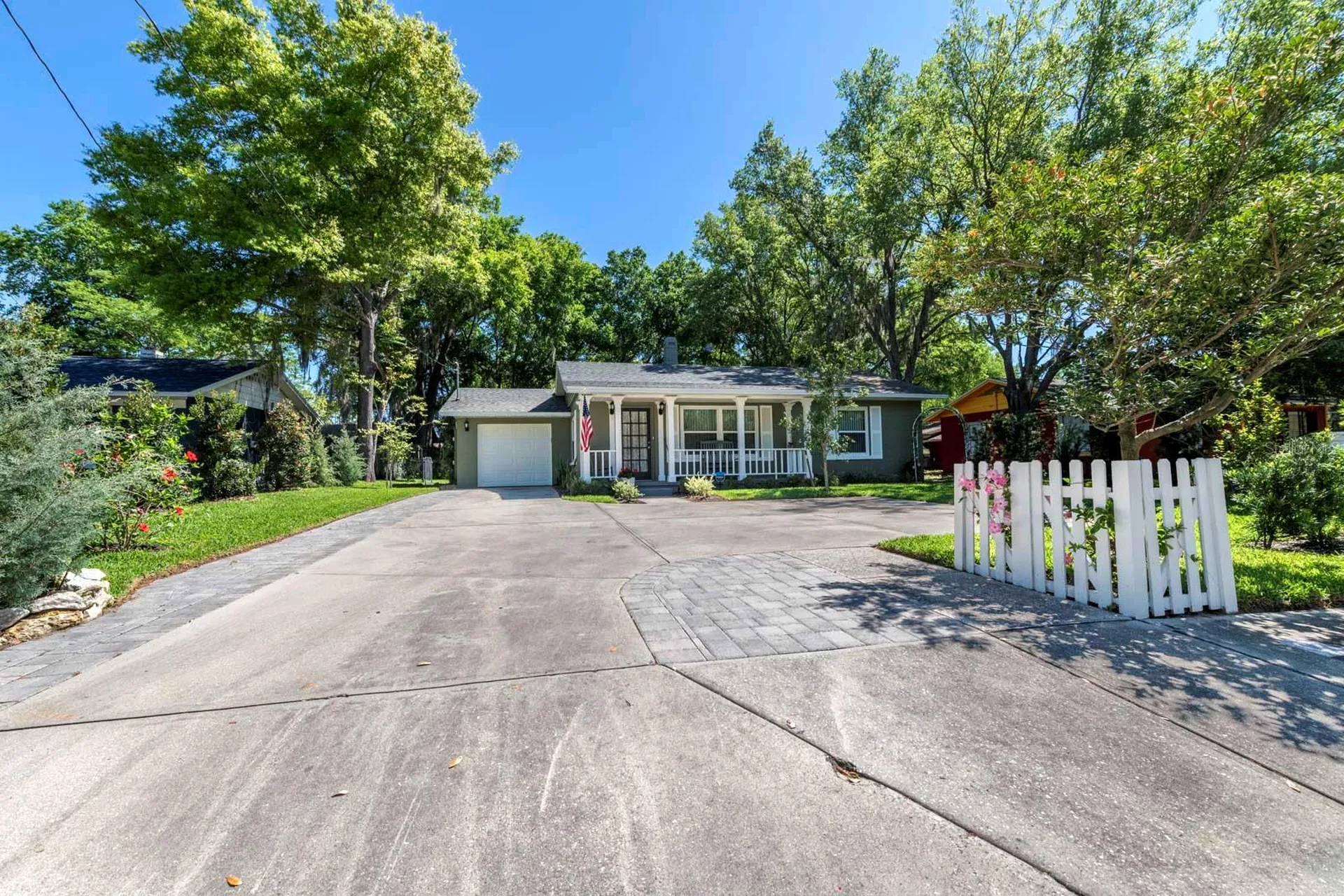 1210 N Donnelly Street Mount Dora FL 32757