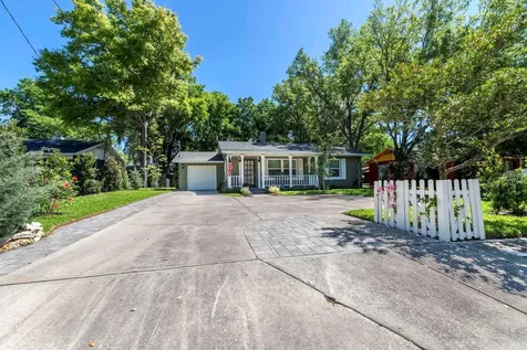 1210 N Donnelly Street Mount Dora FL 32757