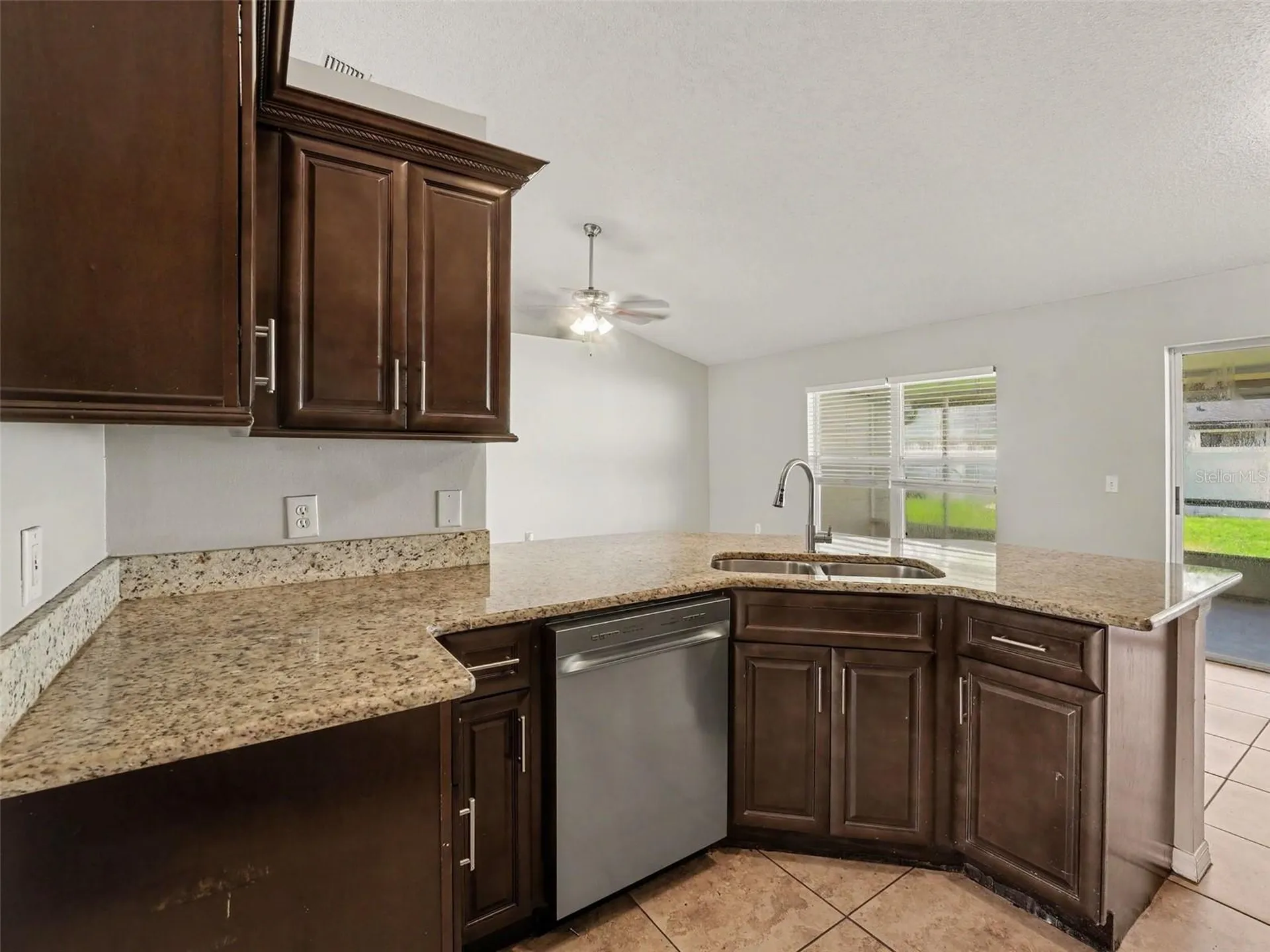 212 Canterbury Court Kissimmee FL 34758