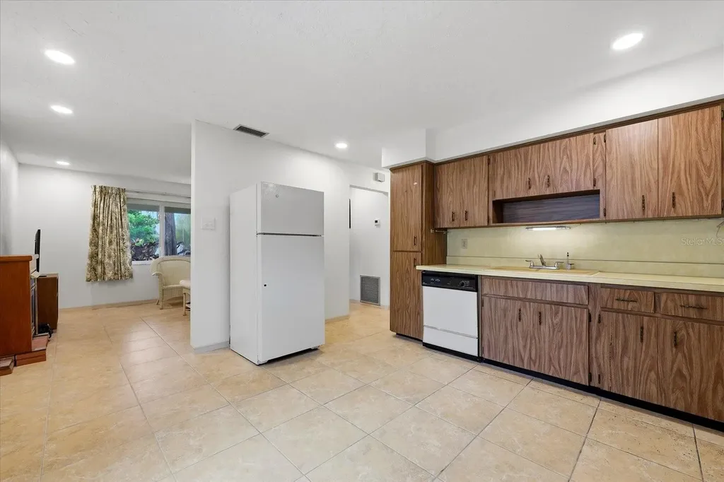 5027 1st Avenue N St Petersburg FL 33710