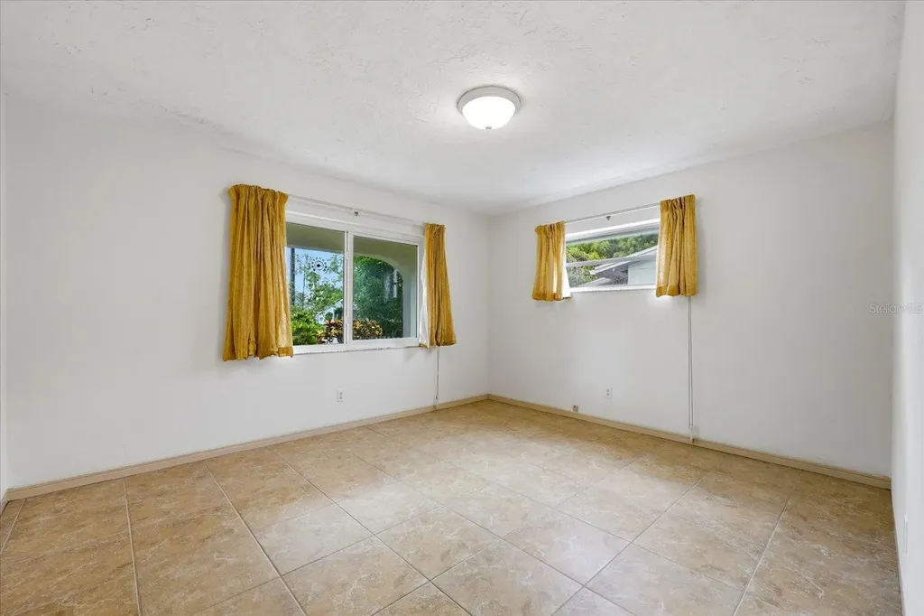 5027 1st Avenue N St Petersburg FL 33710