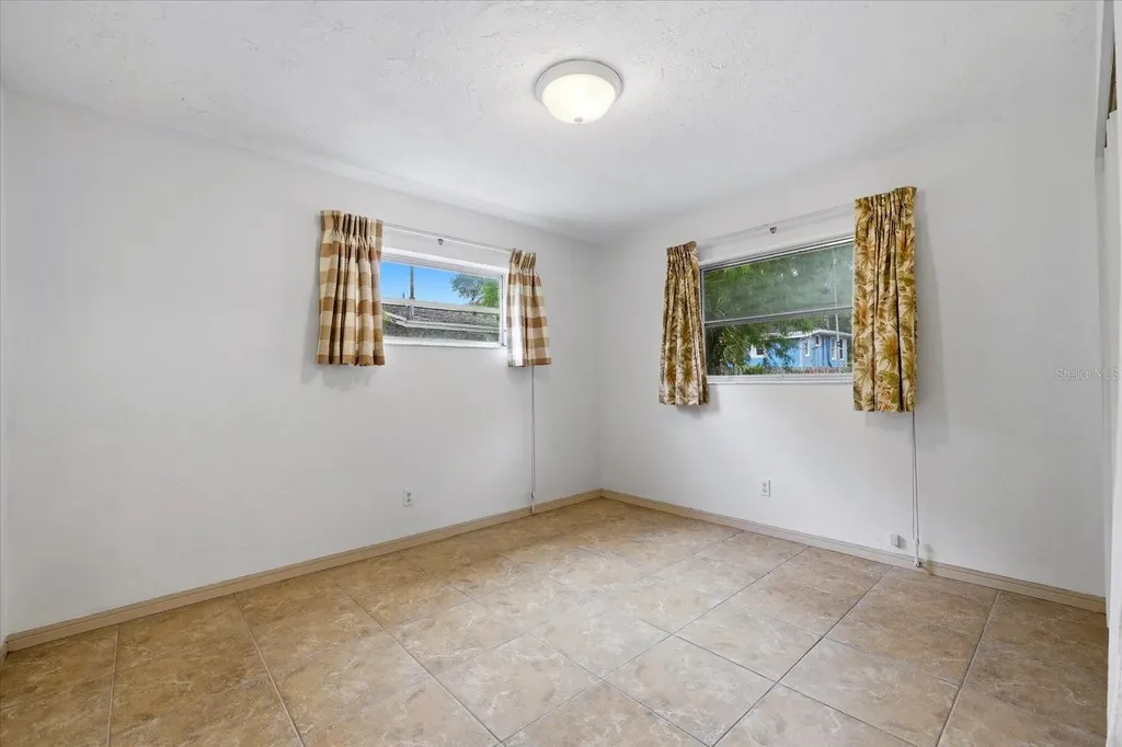 5027 1st Avenue N St Petersburg FL 33710