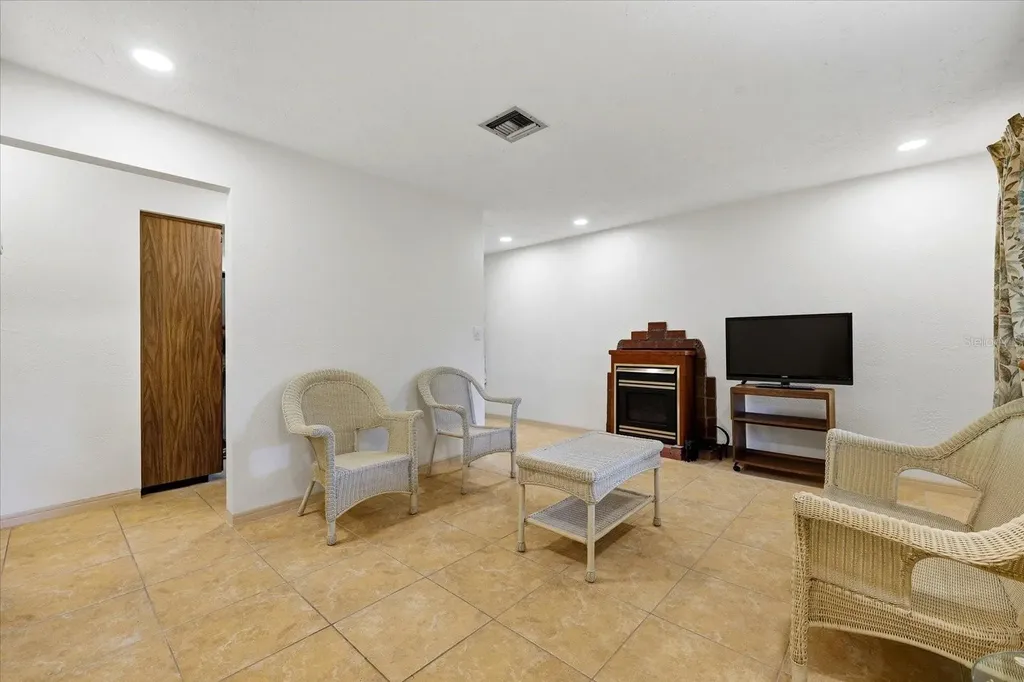 5027 1st Avenue N St Petersburg FL 33710