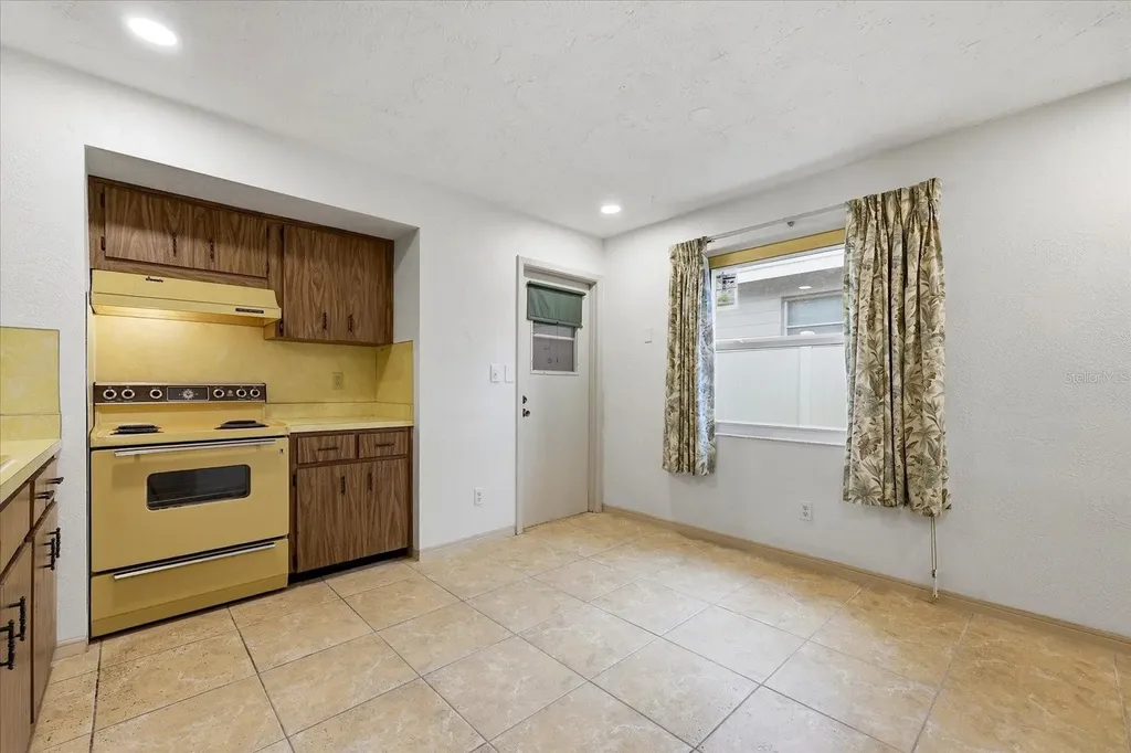 5027 1st Avenue N St Petersburg FL 33710