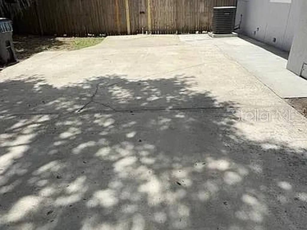 270 W Pineloch Avenue Orlando FL 32806