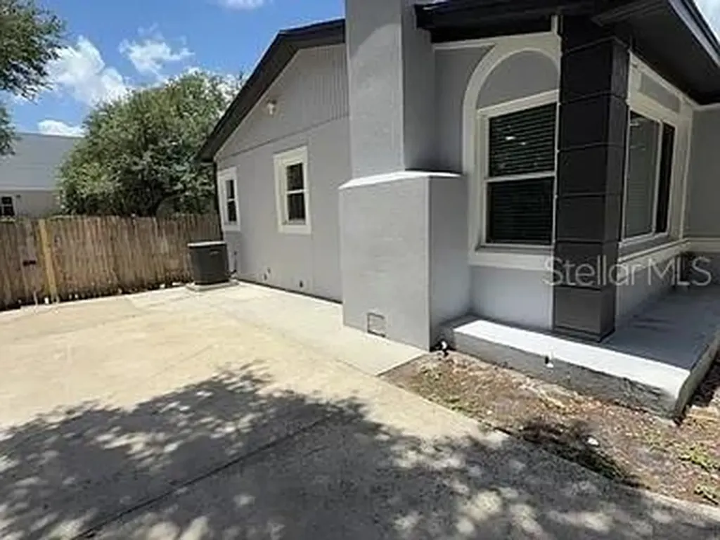 270 W Pineloch Avenue Orlando FL 32806