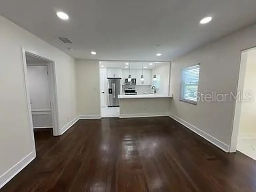 270 W Pineloch Avenue Orlando FL 32806