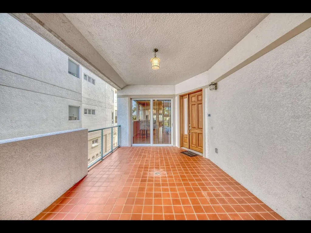 1042 Bellasol Way Apollo Beach FL 33572