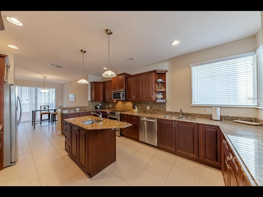 1042 Bellasol Way Apollo Beach FL 33572