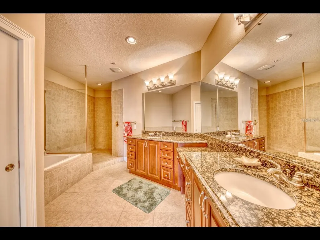1042 Bellasol Way Apollo Beach FL 33572