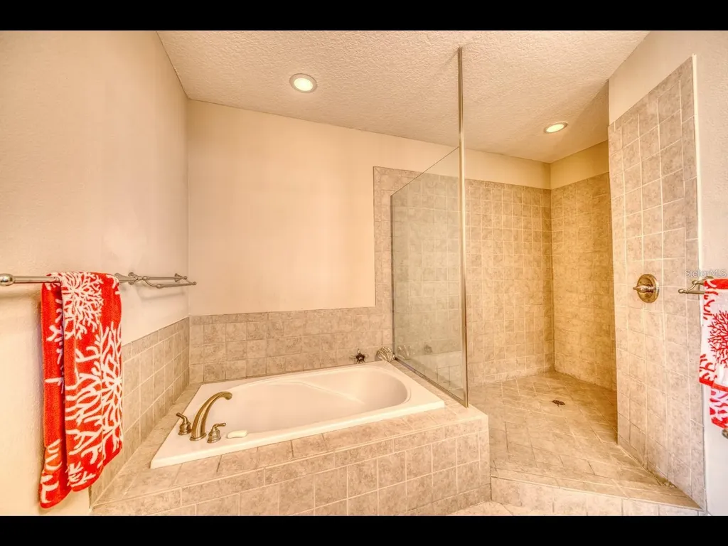 1042 Bellasol Way Apollo Beach FL 33572