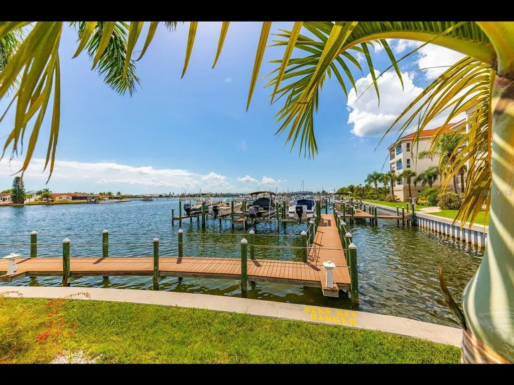 1042 Bellasol Way Apollo Beach FL 33572