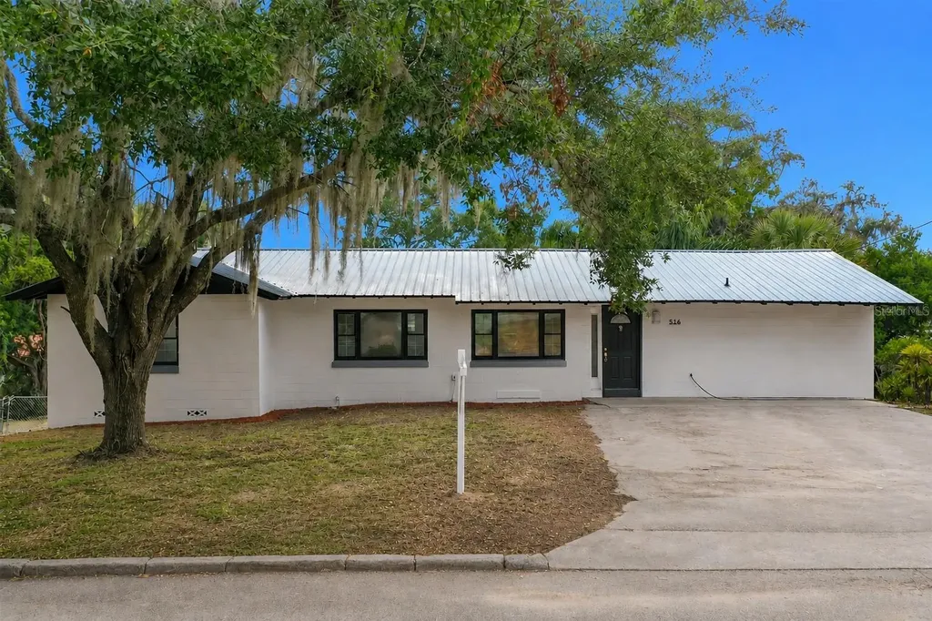516 S Exeter Street Eustis FL 32726
