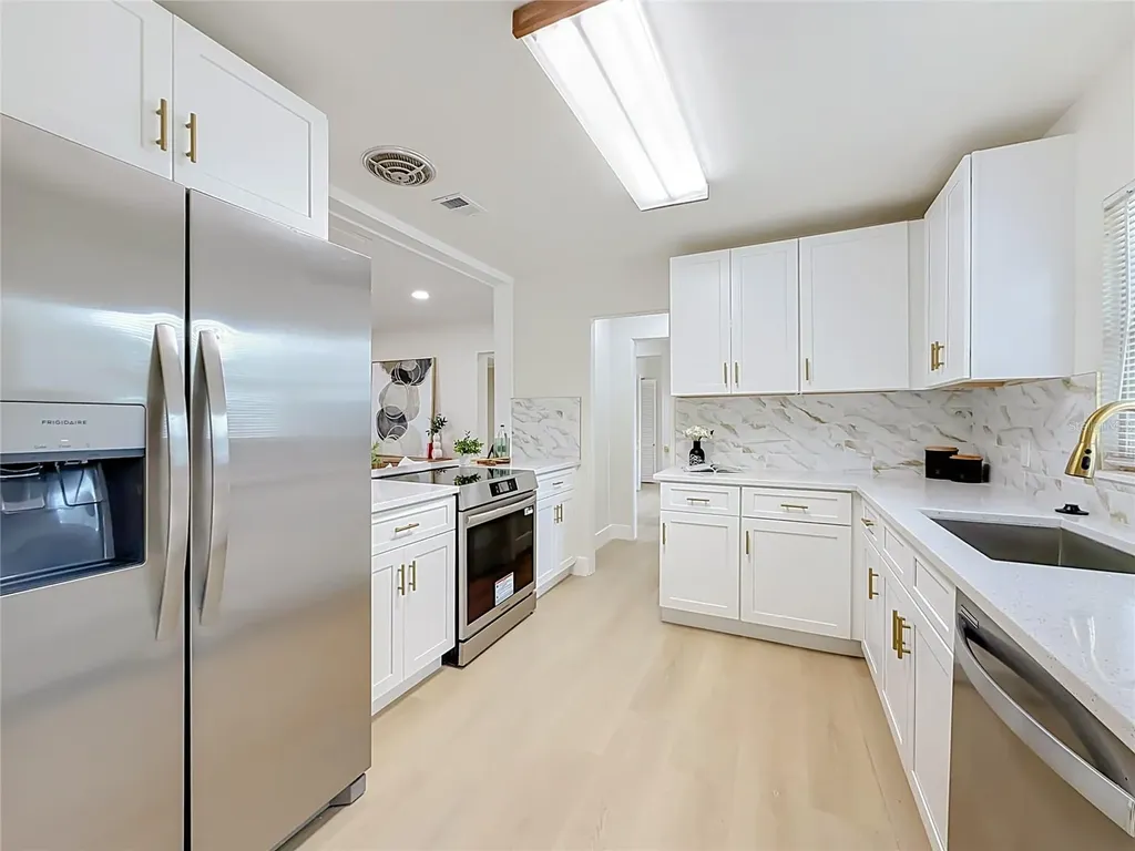 516 S Exeter Street Eustis FL 32726