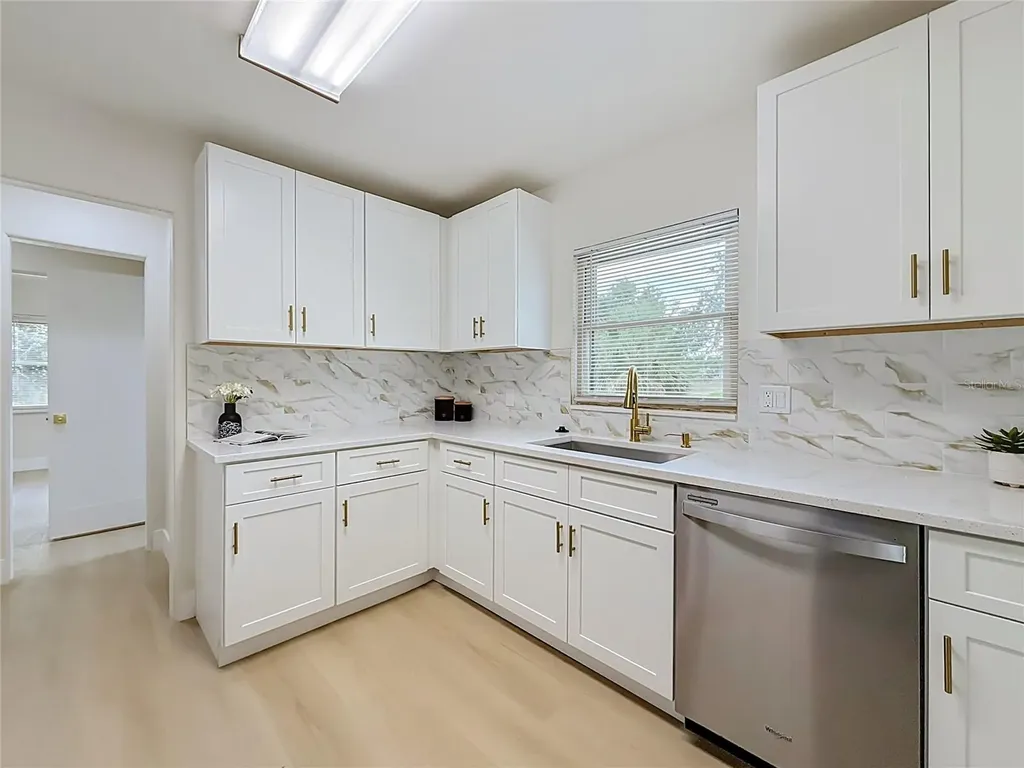 516 S Exeter Street Eustis FL 32726
