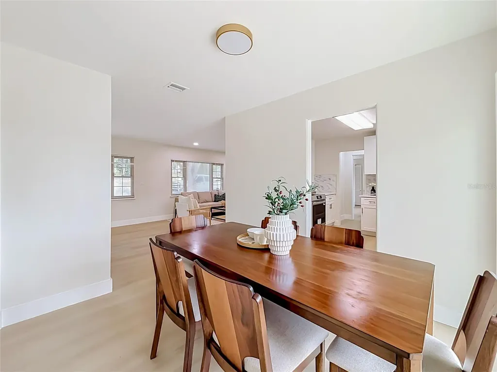 516 S Exeter Street Eustis FL 32726
