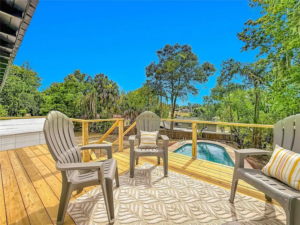 516 S Exeter Street Eustis FL 32726