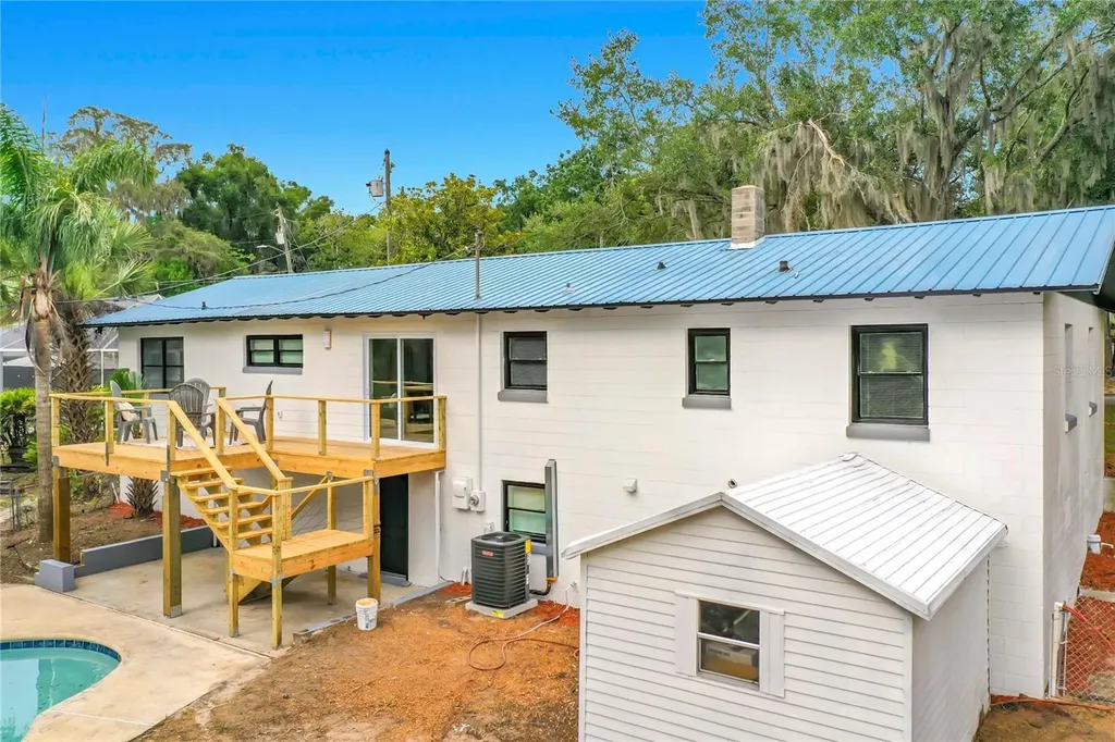 516 S Exeter Street Eustis FL 32726