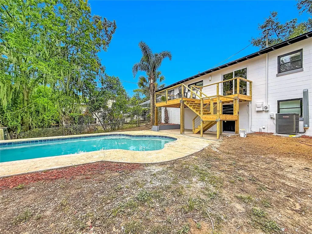 516 S Exeter Street Eustis FL 32726