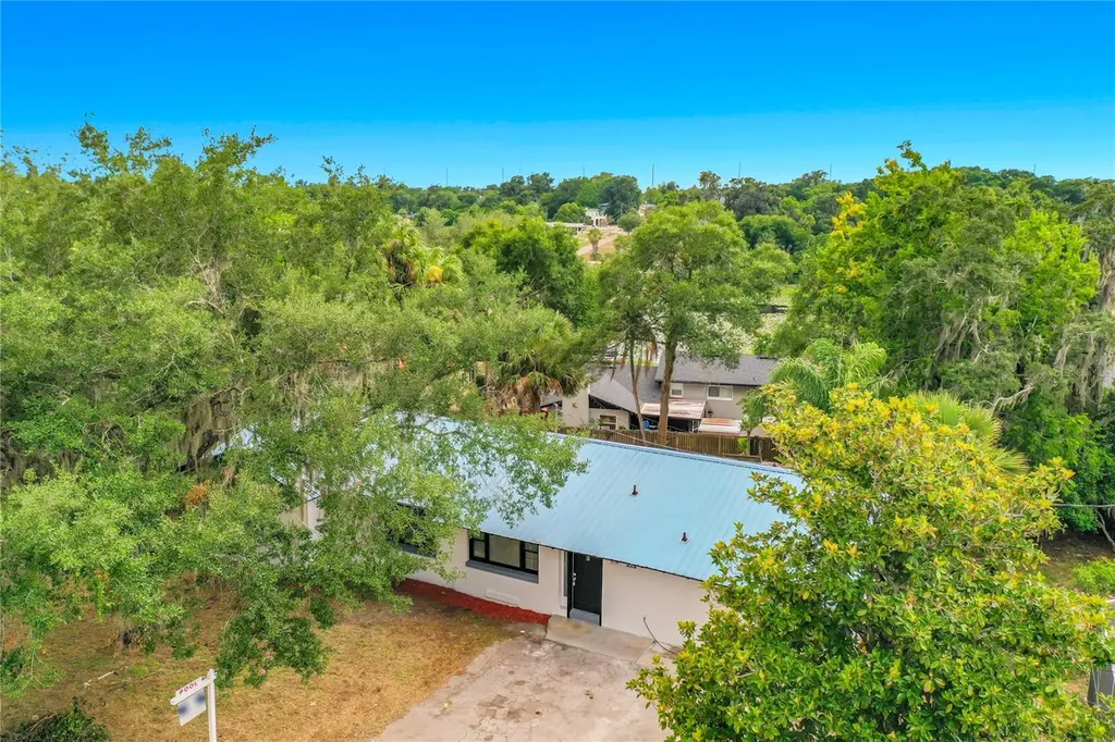 516 S Exeter Street Eustis FL 32726