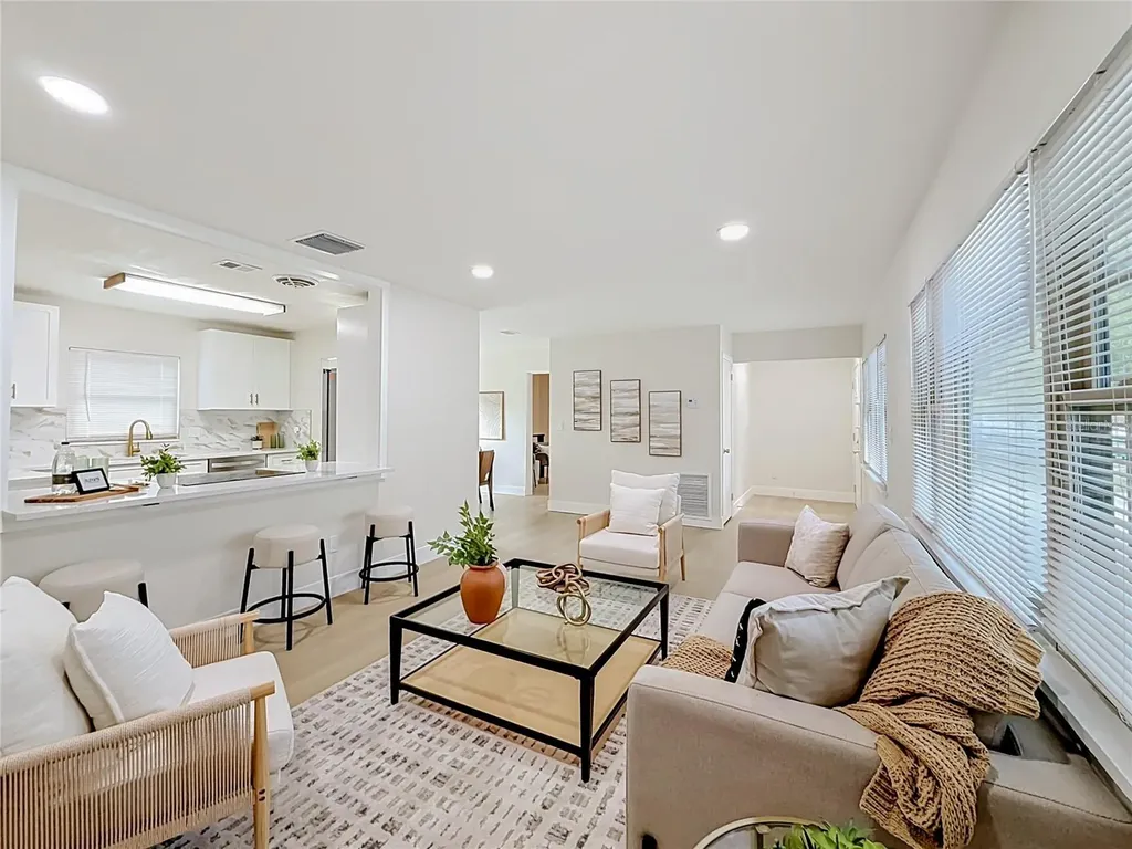 516 S Exeter Street Eustis FL 32726