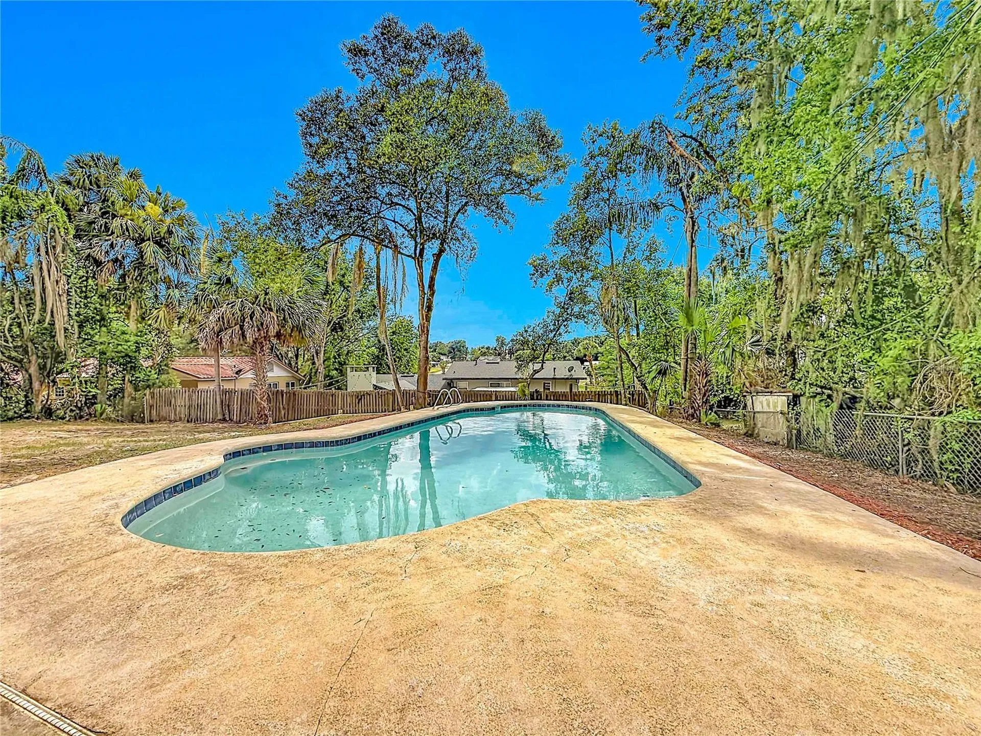 516 S Exeter Street Eustis FL 32726
