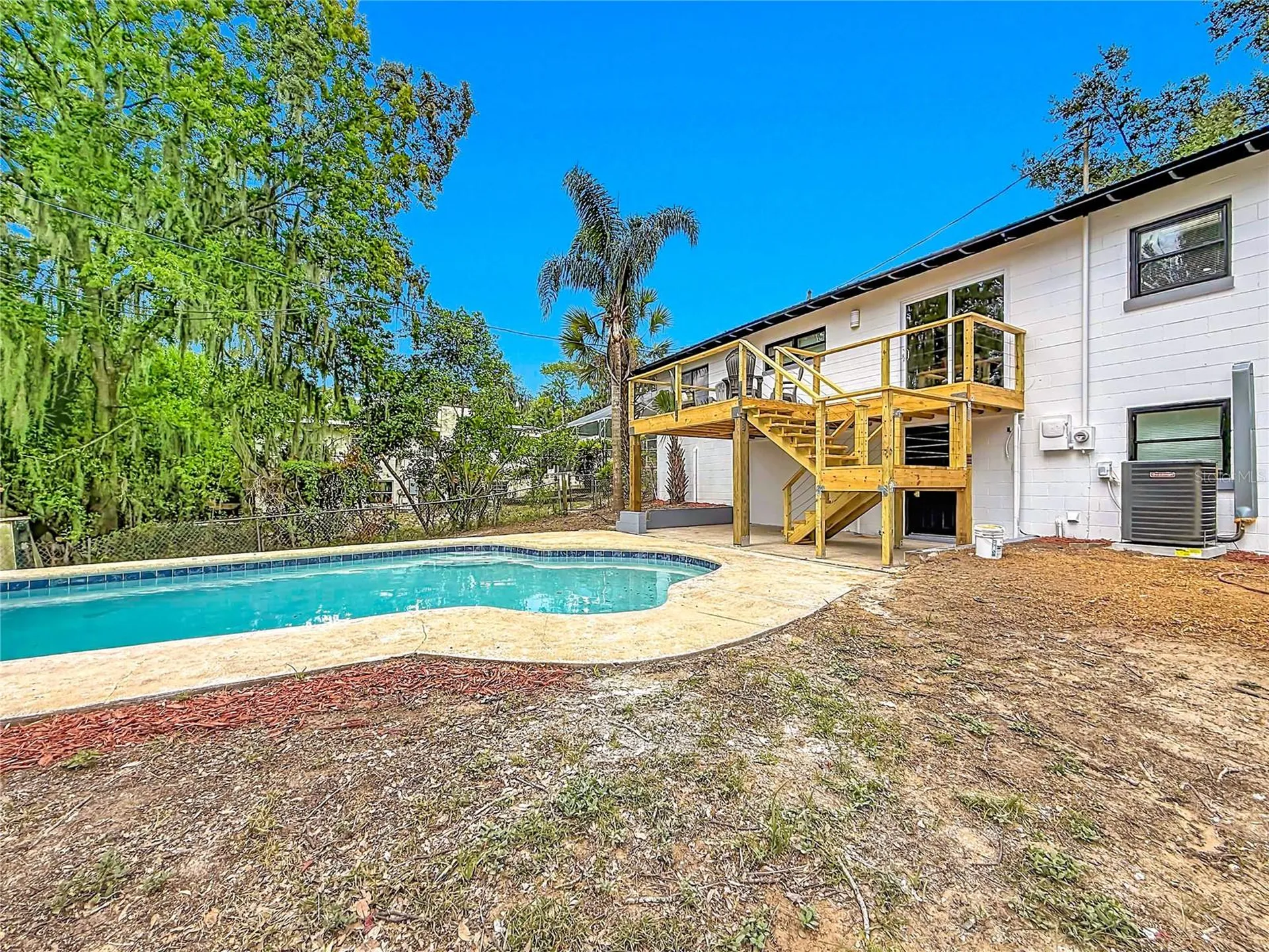 516 S Exeter Street Eustis FL 32726