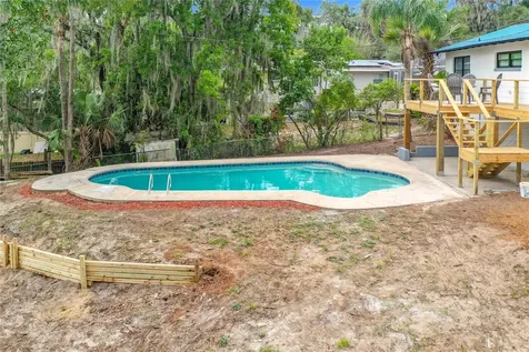 516 S Exeter Street Eustis FL 32726