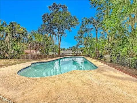 516 S Exeter Street Eustis FL 32726