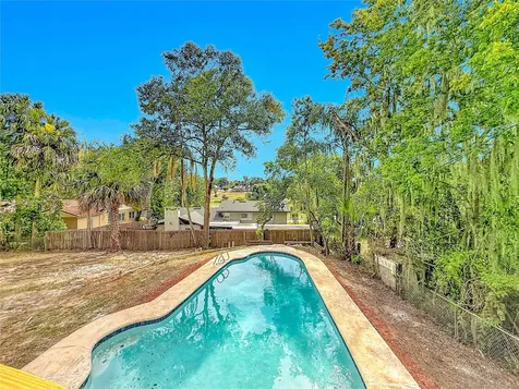 516 S Exeter Street Eustis FL 32726
