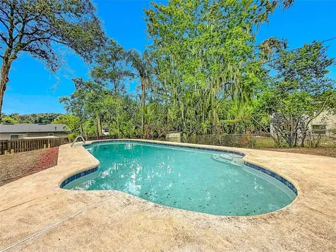 516 S Exeter Street Eustis FL 32726