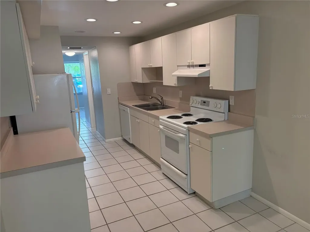 515 30th Avenue W Bradenton FL 34205