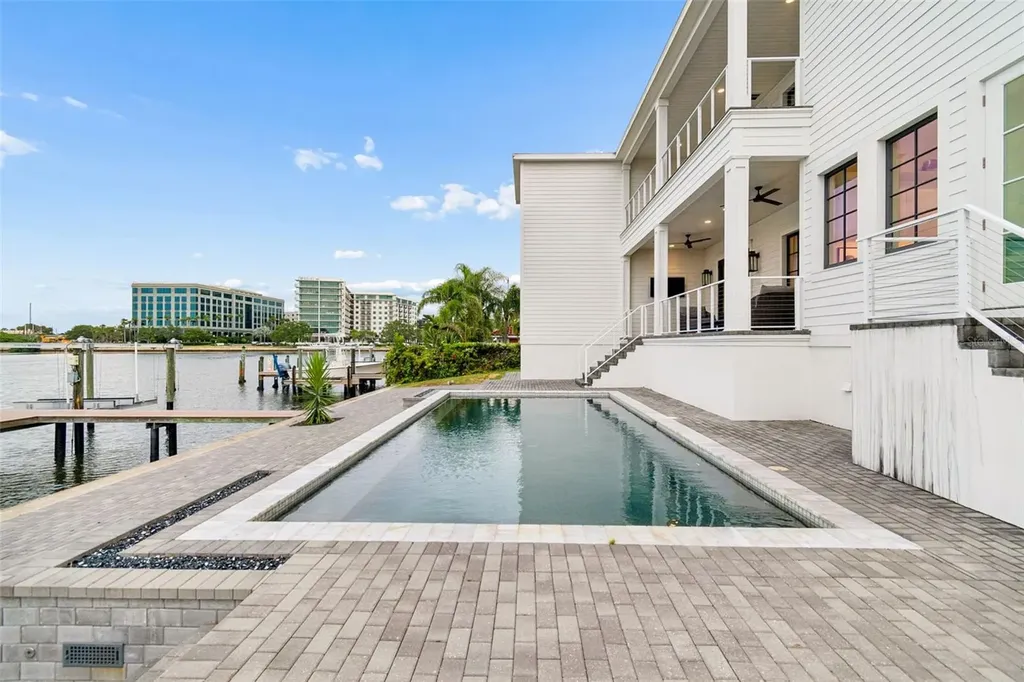 5811 Mariner Street Tampa FL 33609