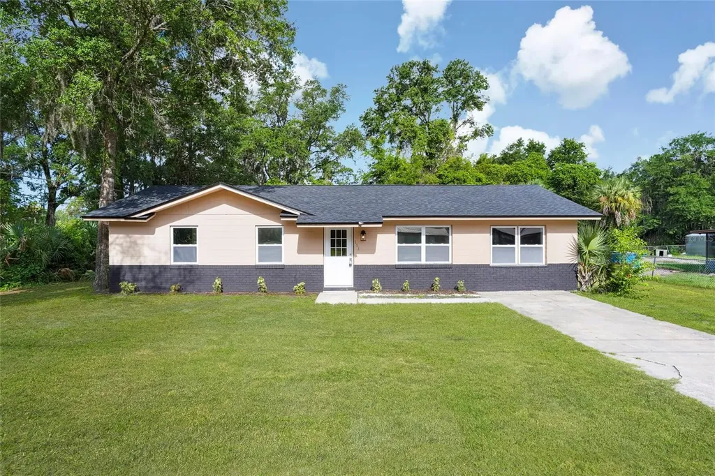 111 Elm Avenue Palatka FL 32177