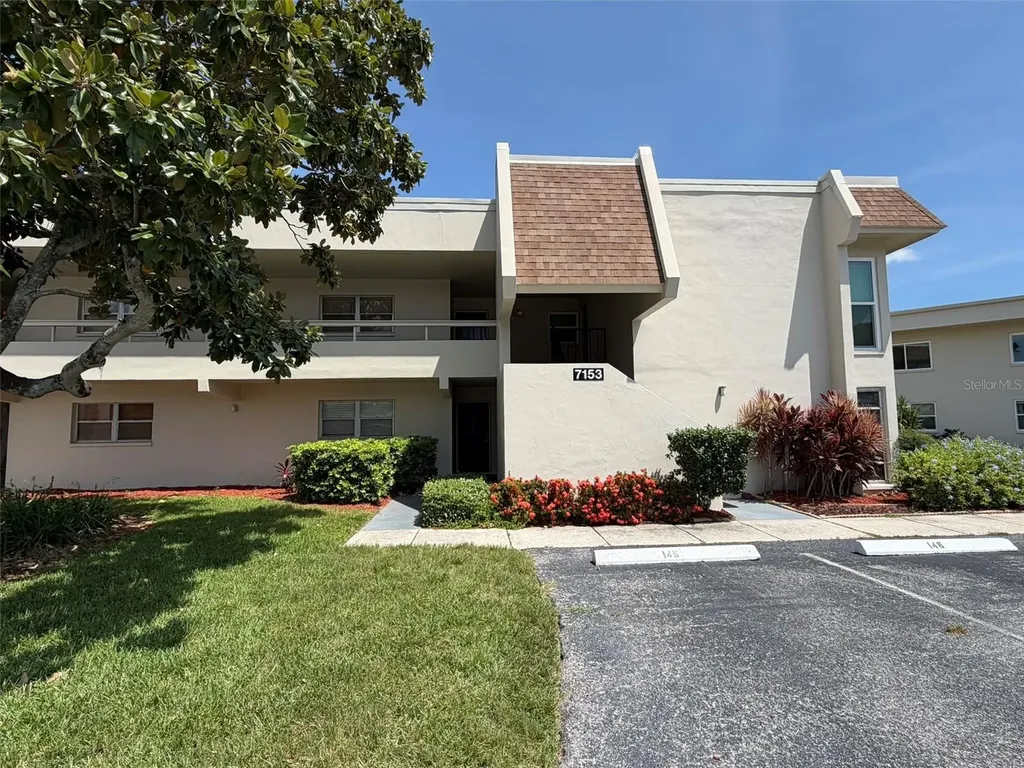 7153 W Country Club Dr N Sarasota FL 34243