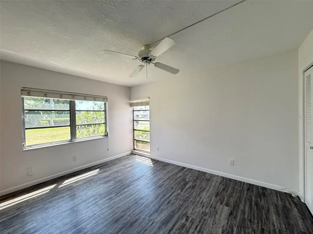 7153 W Country Club Dr N Sarasota FL 34243