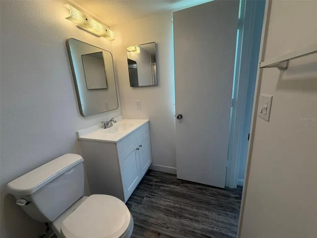 7153 W Country Club Dr N Sarasota FL 34243