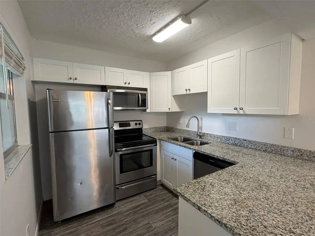 7153 W Country Club Dr N Sarasota FL 34243